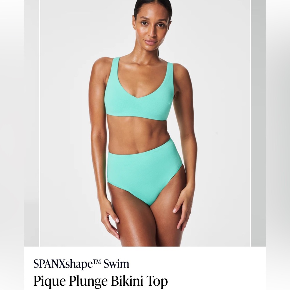 SPANXshape™ Swim
Pique Plunge Bikini Top
Tropical Turquoise - NWT